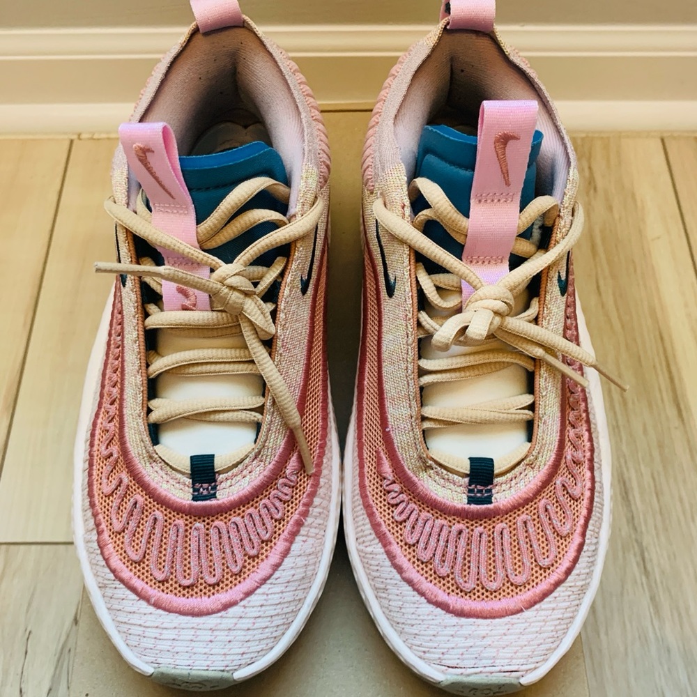 Nike Cosmic Unity 3 - Picture 2 of 6